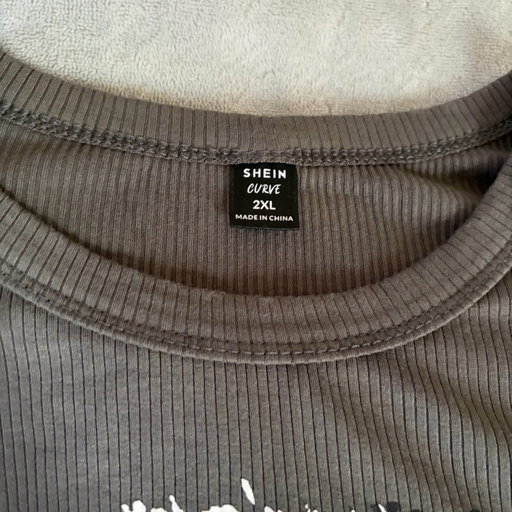 SHEIN Gray Ribbed Tee - Picture 5 of 6
